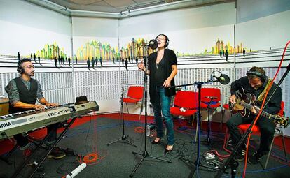 Marlango tocando en el estudio de Radio 3 de RNE, en una imagen de archivo.