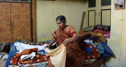 Jashodaben Modi, dentro de su casa en la ciudad de Unjha en India.