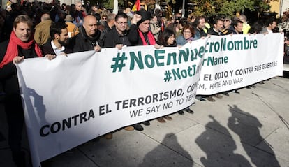 Cabecera de la manifestación contra la guerra y el terrorismo en Madrid.