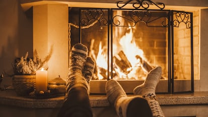 Artículo de EL PAÍS Escaparate en el que se describen las ventajas de usar un deshollinador continuo para chimeneas.