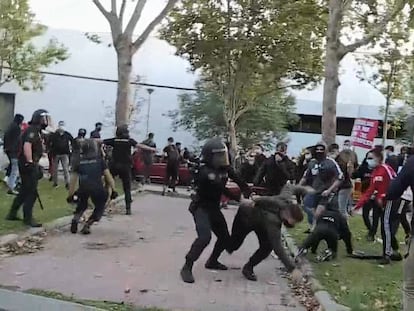 Cargas policiales y heridos en Madrid durante una manifestación por la mejora de la sanidad y la educación