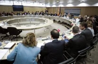 El ministro de Hacienda y Administraciones Públicas, Cristóbal Montoro, preside hoy la reunión del Consejo de Política Fiscal y Financiera (CPFF), el último que se celebra este año, con el objetivo principal de estudiar medidas para que las comunidades autónomas puedan mantener la recaudación del impuesto sobre el patrimonio.