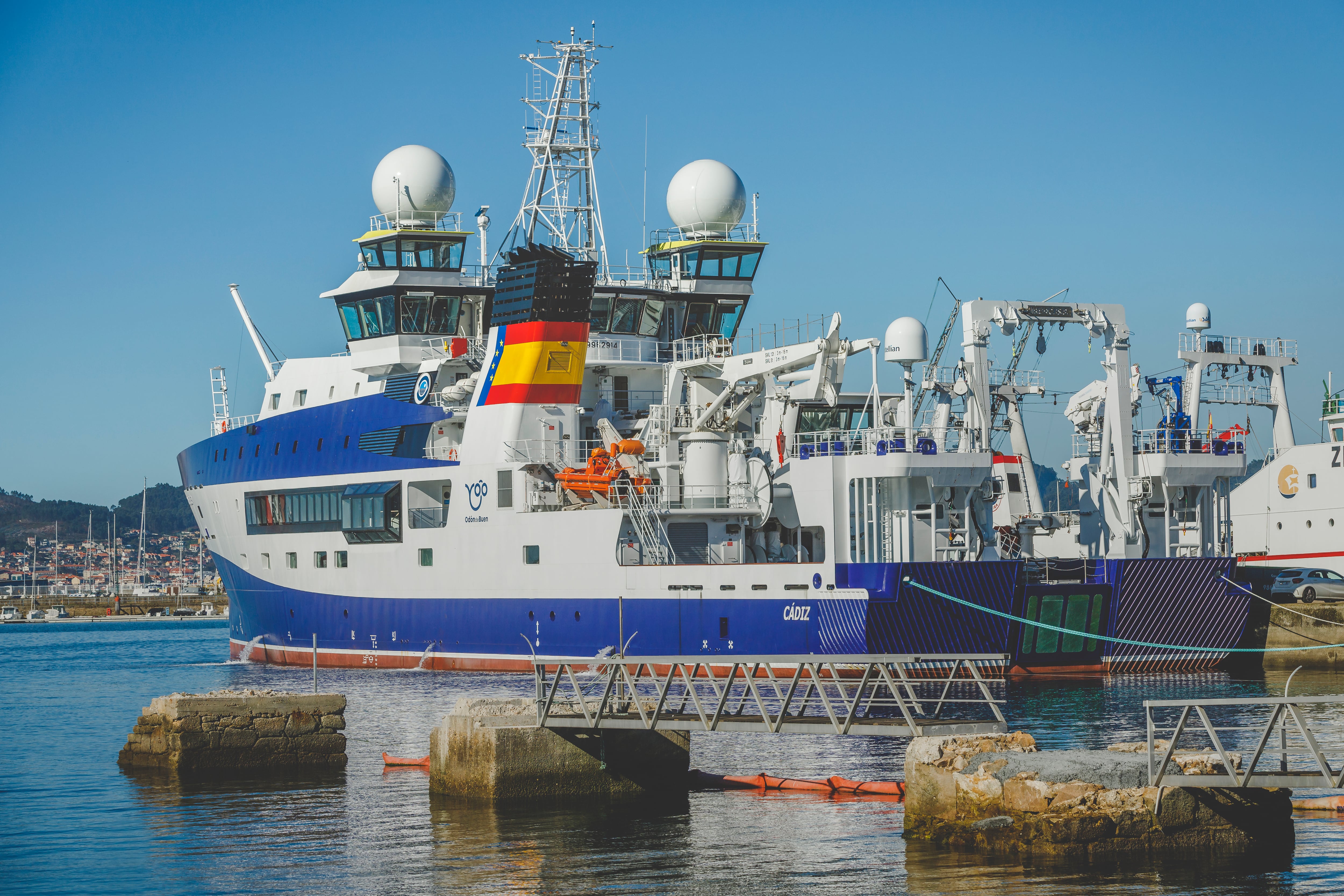 El 'Odón de Buen', en el puerto de Vigo.