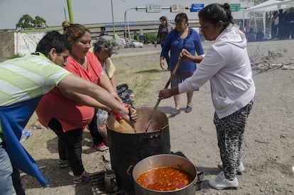Preparación de una olla popular durante una protesta social en la provincia de Tucumán.
