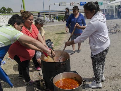 Preparação de um sopão durante um protesto social na província de Tucumán.