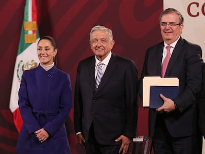 Claudia Sheinbaum, Andrés Manuel López Obrador y Marcelo Ebrard durante conferencia de prensa en Palacio Nacional.