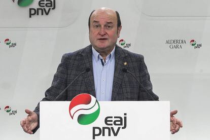 El actual presidente del PNV, Andoni Ortuzar, durante la rueda de prensa en Bilbao, este jueves.