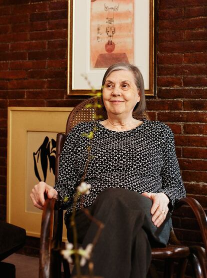 Teresa, la viuda de Antoni Tàpies. En la foto sonríe al recordar un encuentro con su marido.