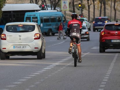 El carril bici de la Gran Vía de Hortaleza, que el Ayuntamiento de Madrid va a eliminar. 