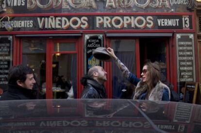 La taberna centenaria La Ardosa conserva su aspecto original y sirve una tortilla de concurso.