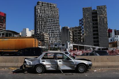 Desde 2013, se habían almacenado en el puerto de Beirut casi tres mil toneladas de nitrato de amonio. El 4 de agosto de 2020, la explosión devastó la ciudad.
Exposición realizada con el apoyo del Ministerio de Cultura y la misión de coordinación interministerial para Líbano.