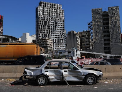 Desde 2013, se habían almacenado en el puerto de Beirut casi tres mil toneladas de nitrato de amonio. El 4 de agosto de 2020, la explosión devastó la ciudad.
Exposición realizada con el apoyo del Ministerio de Cultura y la misión de coordinación interministerial para Líbano.