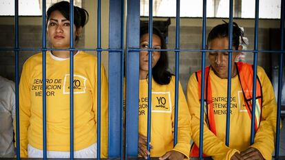 Desde la izquierda, Kenia Isabel Hernández (24), Salvadora Carolina Díaz (33) y Evelyn del Carmen Sánchez Cabrera (32).