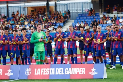 Marc-André Ter Stegen (c) y sus compañeros durante la presentación del equipo previa al Trofeo Joan Gamper este domingo.