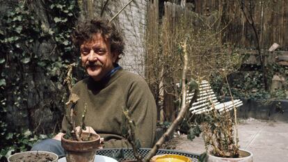 L'escriptor Kurt Vonnegut a casa seva el 1972, a Nova York.