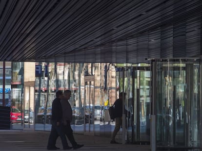 Oficines del Districte Administratiu al barri de la Marina, a la Zona Franca de Barcelona.