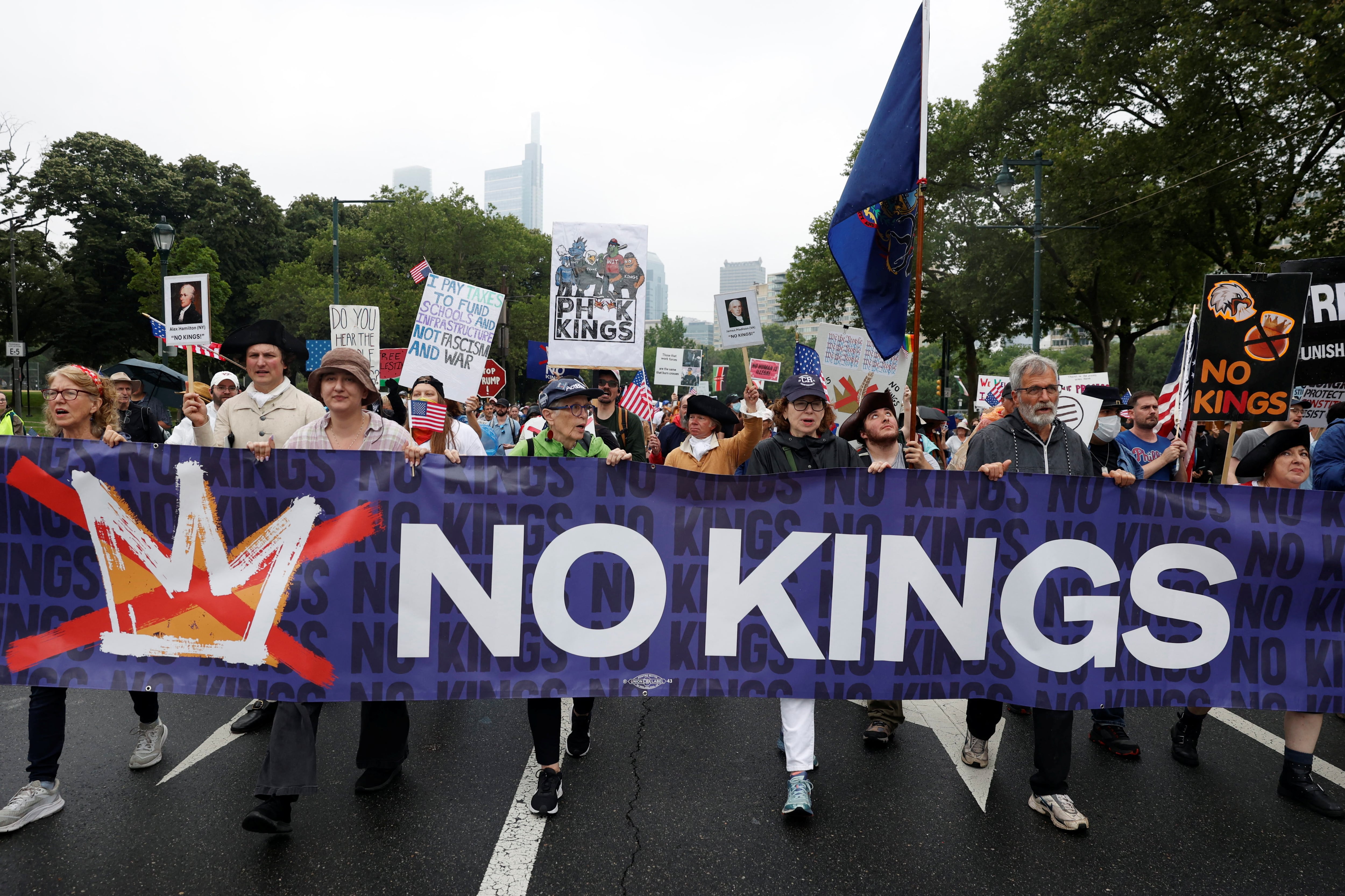 Las protestas ‘No Kings’ y el desfile militar de Donald Trump, en vivo | Decenas de miles de personas salen a calle en todo el país: “¡Decimos no al fascismo!”