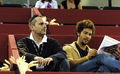 Miguel Bosé y Nacho Palau, en 2004.