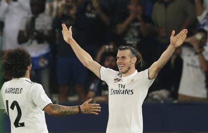 Gareth Bale celebra su tercer gol ante el Kashima.