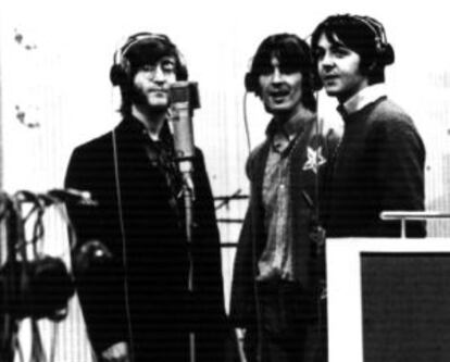 Lennon, Harrison y McCartney, en el estudio en 1968.