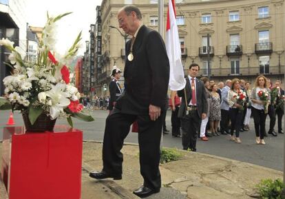 Ibón Areso, en el acto conmemorativo de depositar flores ante la estatua de Diego López de Haro.