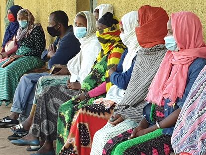 Mujeres esperan ser atendidas en el Hospital General Rural de Gambo, Etiopía.