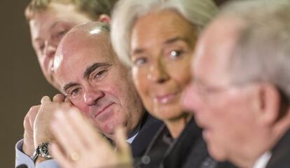 Guindos, junto a Lagarde y el ministro alem&aacute;n Sch&auml;uble. (ap)