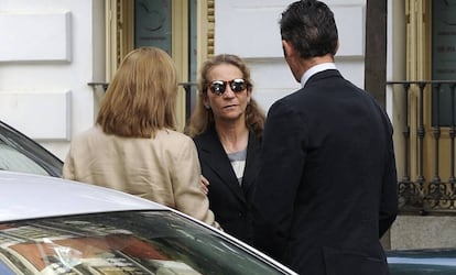 La infanta Elena, con su hermana Cristina y Urdangarin.