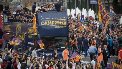 Los jugadores del Barça celebran el título de la Liga.