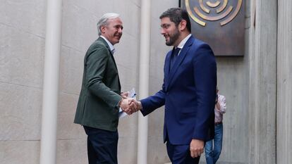 Reunión, dos semanas después de las elecciones del 28-M, entre el líder del PP de Aragón y candidato a la presidencia, Jorge Azcón (izquierda) y el líder de Vox en Aragón, Alejandro Nolasco.