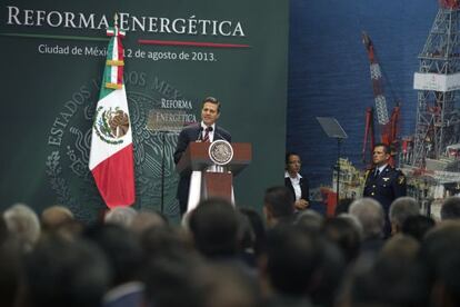 El presidente Enrique Pe&ntilde;a Nieto presenta su reforma energ&eacute;tica en el palacio de Los Pinos. 