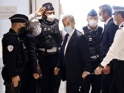 El expresidente francés Nicolas Sarkozy llega al tribunal para recibir la sentencia que lo condenó por corrupción y tráfico de influencias, el pasado 1 de marzo.