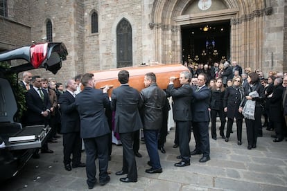 El funeral en memoria de José Manuel Lara ha reunido a más de medio millar de representantes de todos los ámbitos de la sociedad española, tanto de la política y la economía como de los deportes, la cultura y del sector de los medios de comunicación del país.