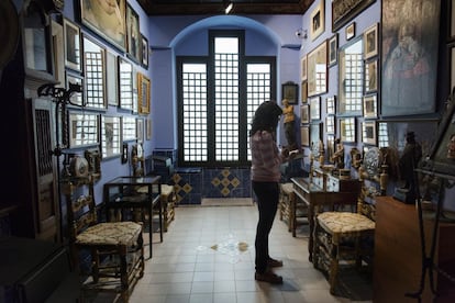 El estudio de Rusiñol en el Cau Ferrat, tal y como lo dejó al morir y en la actualidad, tras su restauración.