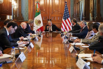 AMLO con John Kerry