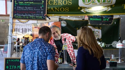 Personas asisten a el Pabellón de Cristal de la Casa de Campo, a 24 de mayo de 2025.