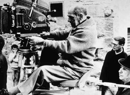 Luis Buñuel, en pleno rodaje de su película <i>Tristana.</i>