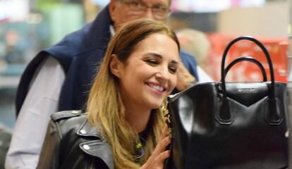 Paula Echevarria en el aeropuerto de Madrid, el pasado mayo.