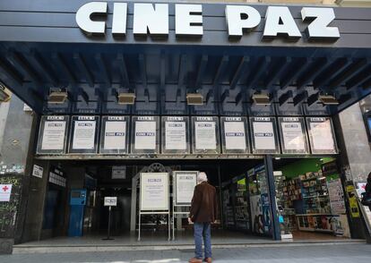 El cine Paz de Madrid, tras el anuncio de su cierre temporal, este martes.