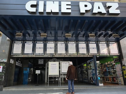 El cine Paz de Madrid, tras el anuncio de su cierre temporal, este martes.