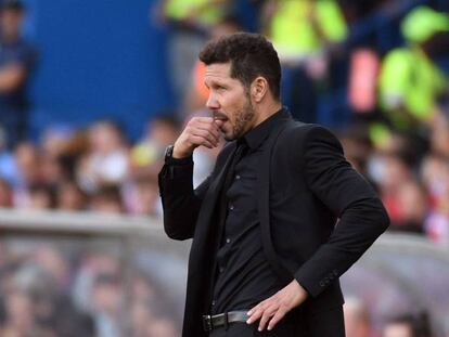 Simeone durante el partido con el Sporting.