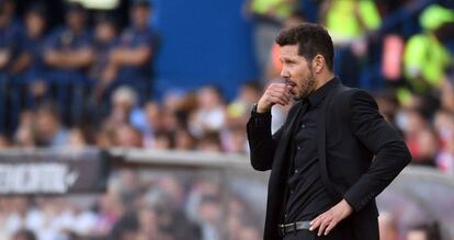 Simeone durante el partido con el Sporting.