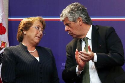 Bachelet y el secretario de Educaci&oacute;n, Nicol&aacute;s Eyzaguirre.