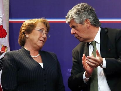 Bachelet y el secretario de Educaci&oacute;n, Nicol&aacute;s Eyzaguirre.