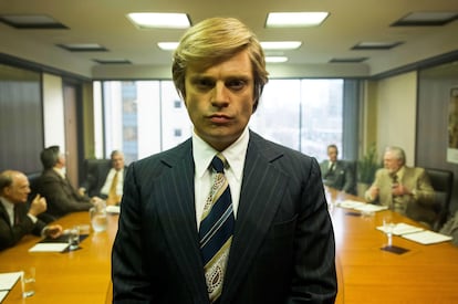 Sebastian Stan interpreta al joven Donald Trump en 'The Apprentice', que imita los códigos de la televisión analógica para trasladar al espectador al Nueva York de los ochenta.