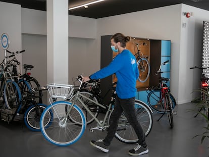 Local de la empresa de bicicletas de alquiler para uso personal Swapfiets en Barcelona.