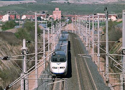 Imagen del tren de alta velocidad (AVE) Madrid-Sevilla.