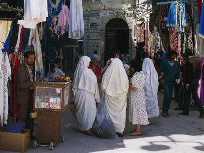 Comerciantes de ropa en T&uacute;nez.