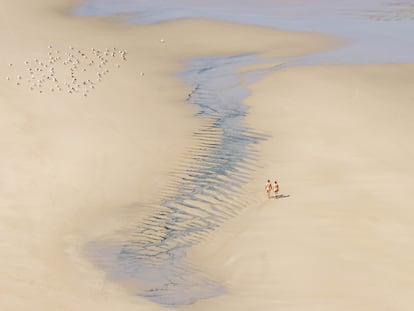 Una playa nudista.