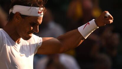 Nadal celebra su triunfo contra Vesely, este lunes en Wimbledon.